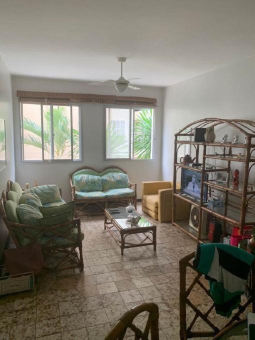 Apartamento 2 Quartos A 5 Minutos A Pe Da Praia Da Enseada Гуаружа Экстерьер фото