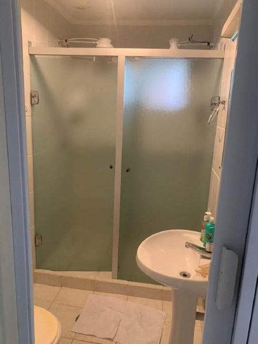 Apartamento 2 Quartos A 5 Minutos A Pe Da Praia Da Enseada Гуаружа Экстерьер фото